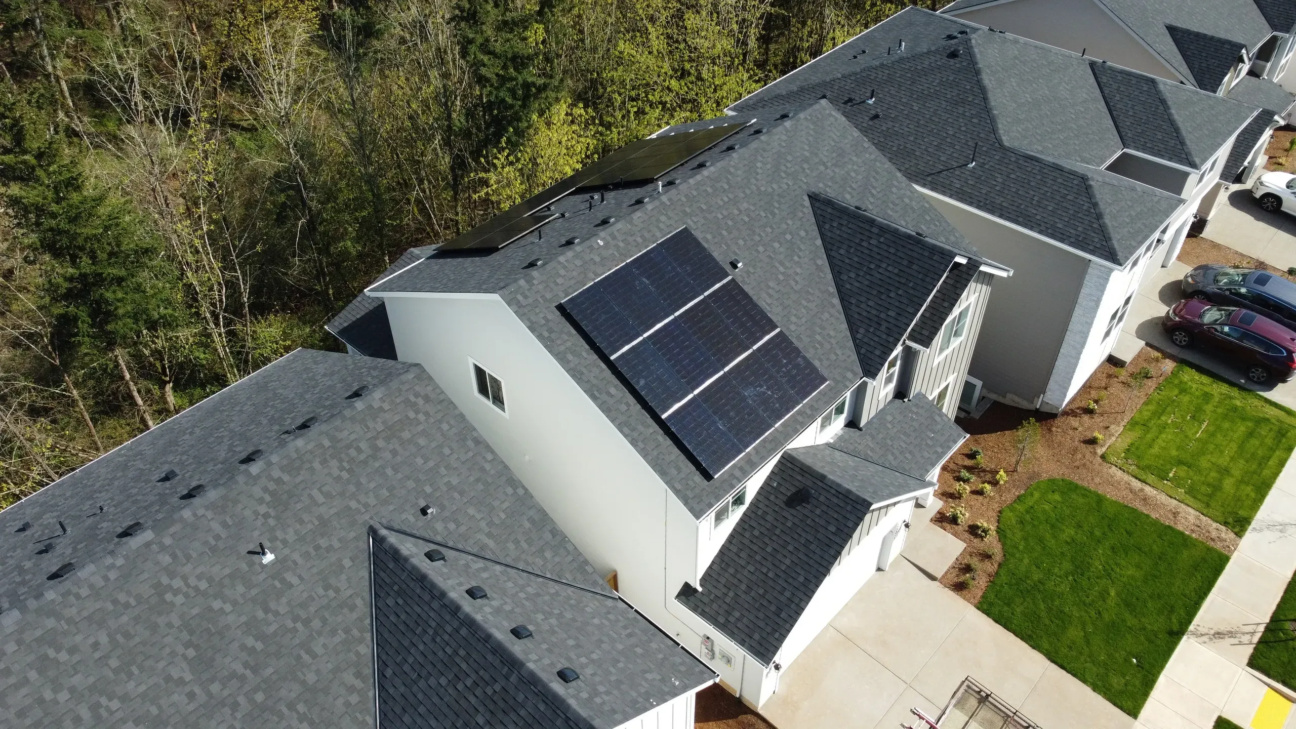 Picture of a house with solar panels on the roof. Nice neighborhood in Happy Valley, Oregon.